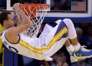 开云平台-当东方铁骑遇上费城之光，欧文跨洋统治之战