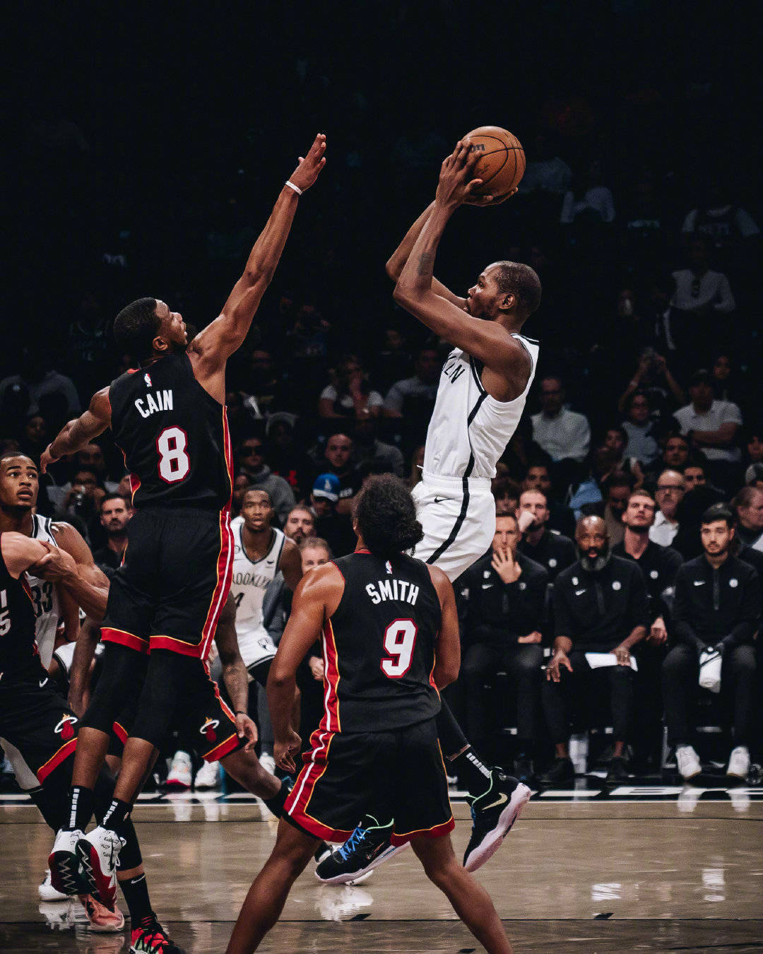 篮网绝杀加拿大男篮,莫里斯送出助攻 篮网绝杀加拿大男篮,莫里斯送出助攻