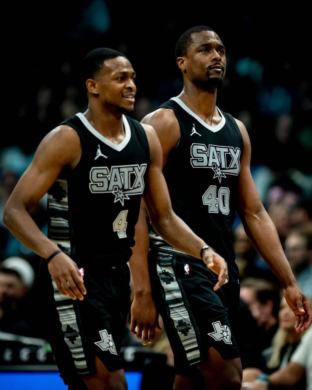 马刺血洗魔术，巴恩斯关键制胜