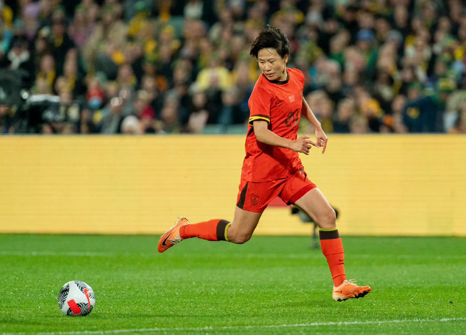 关于国际体育盛事中,女足选手挑战自我!的信息 关于国际体育盛事中,女足选手挑战自我!的信息