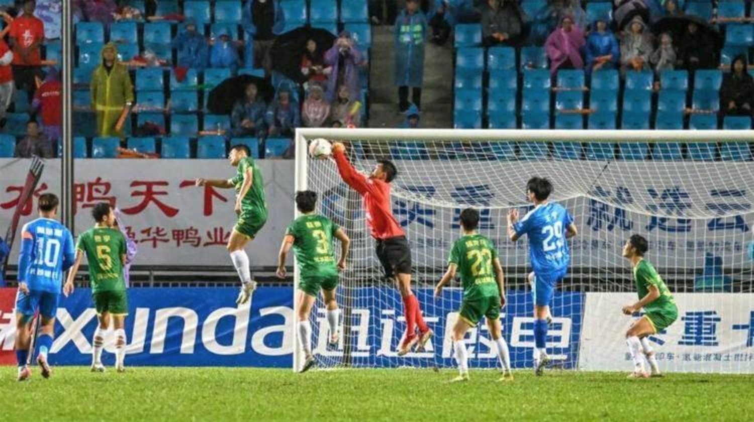 包含高水平足球赛事再度引发球迷热议的词条 包含高水平足球赛事再度引发球迷热议的词条