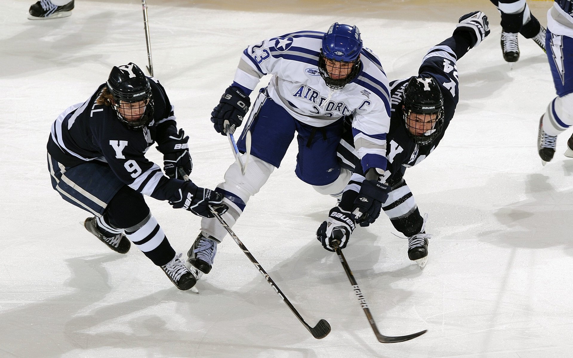 当艺术足球击溃机械战车，本泽马的生涯之夜与那不勒斯的完美风暴